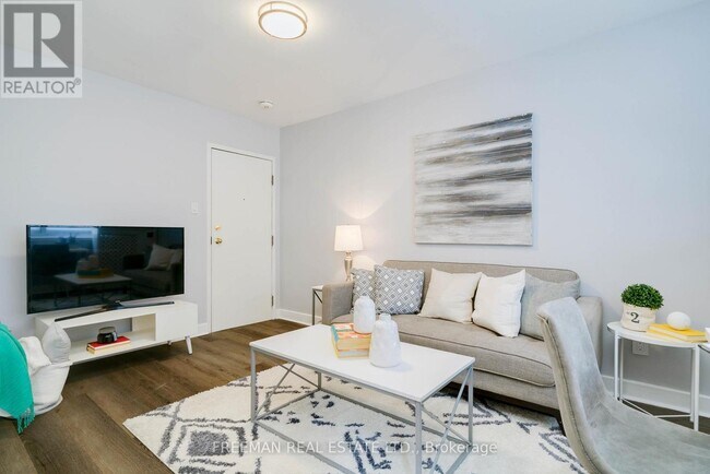 Photo du bâtiment - 214 Wellesley St E