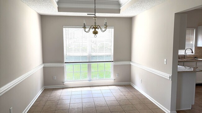 Foto del edificio - Beautiful Pristine, move-in ready home loc...
