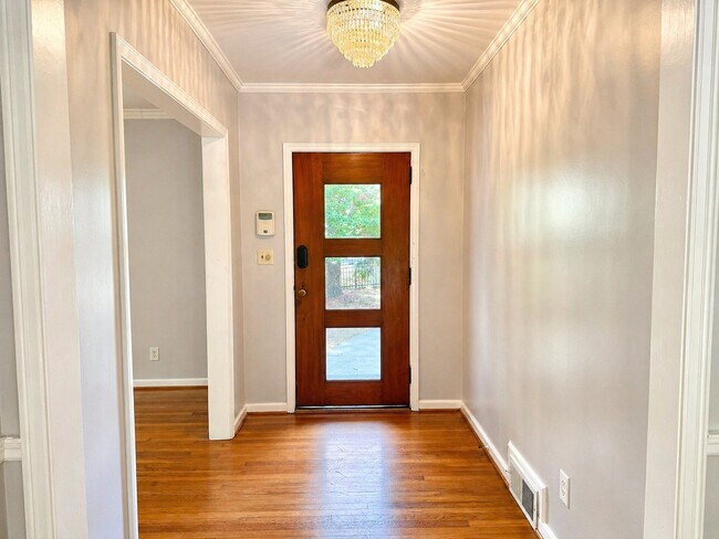 Foto del edificio - 1596 Deer Park Rd NE