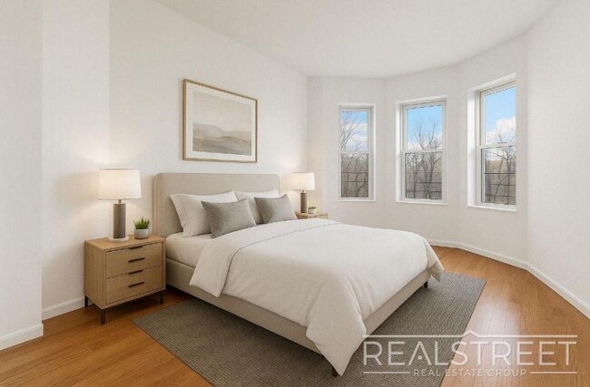 Foto del edificio - 4 bedroom in Brooklyn NY 11221