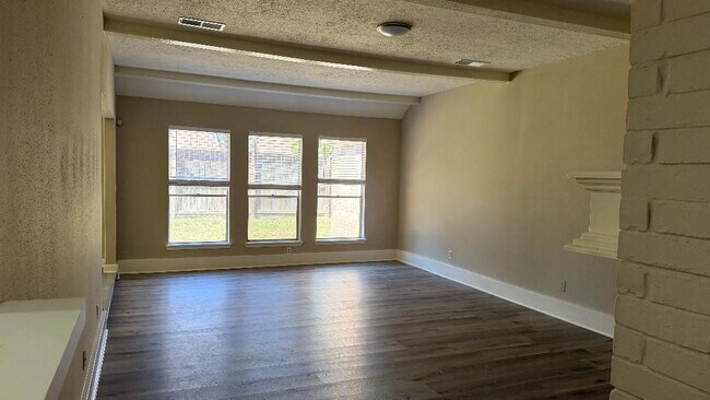 Foto del edificio - 2218 Woodland Park Dr