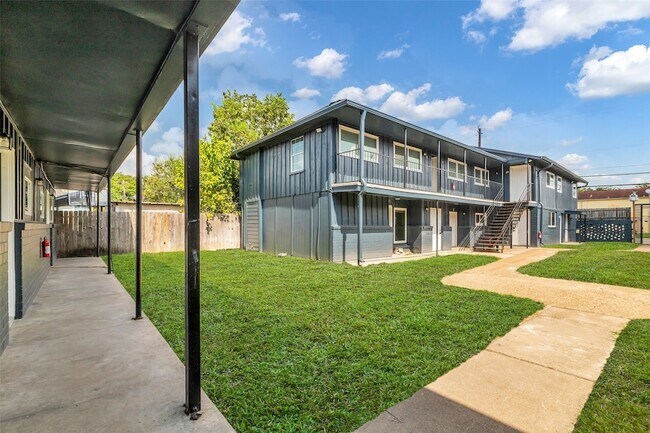 Building Photo - 4706 Yellowstone Blvd