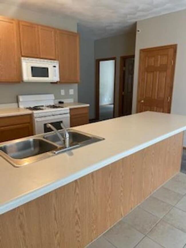 Building Photo - 10284 Clearwing Ln