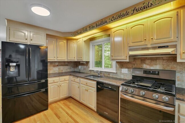 Foto del edificio - 77 Hemlock Ridge
