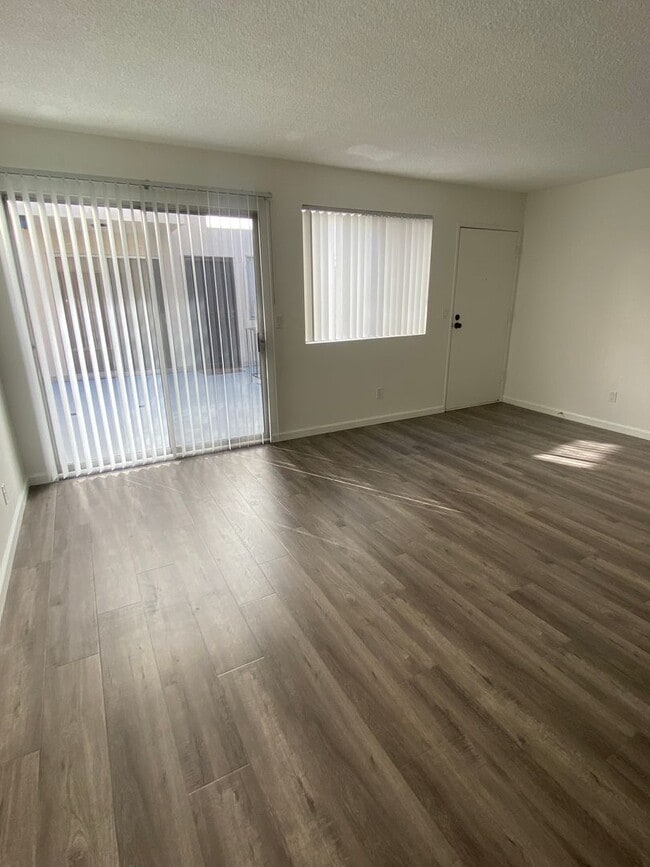 Interior Photo - La Playa 07-SM