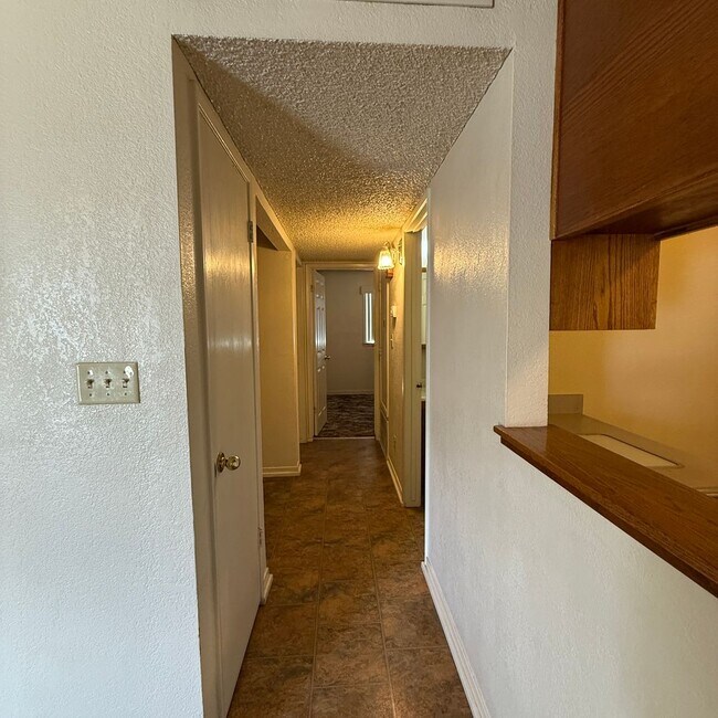 Foto del edificio - 2512 Standiford Ave