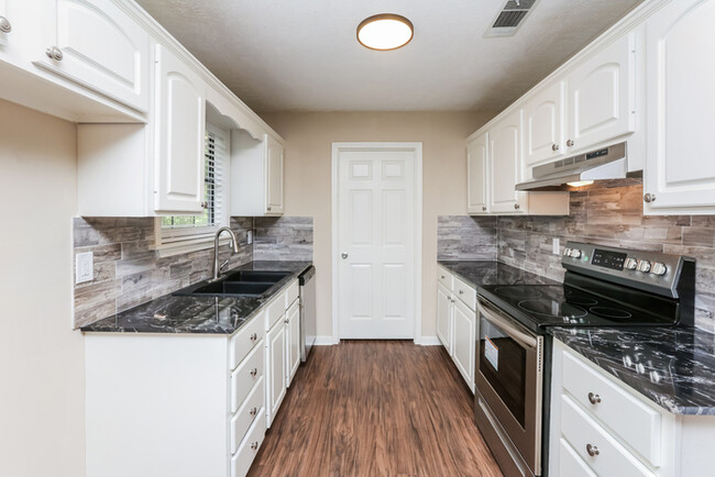 Building Photo - Cozy Three Bedroom with Carport