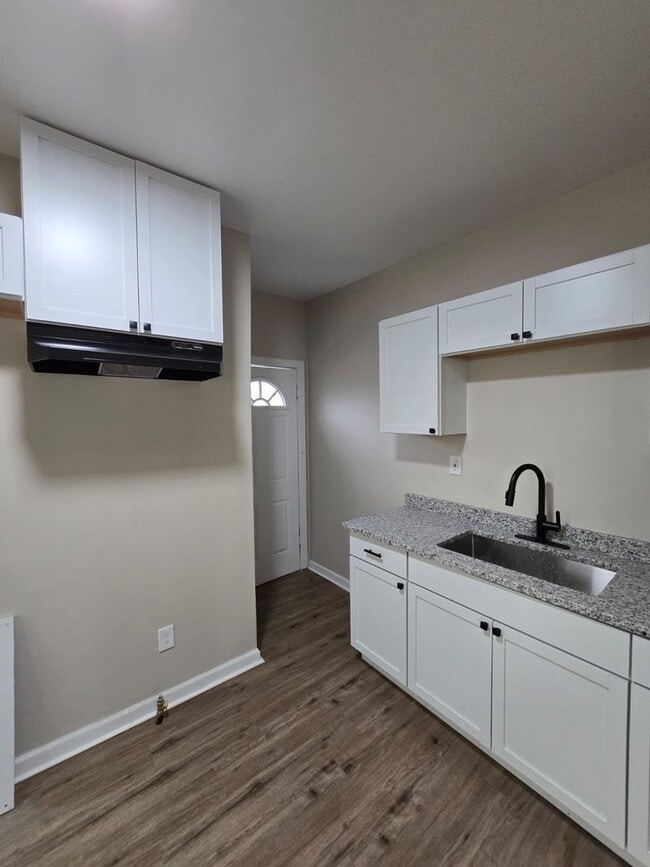 Building Photo - Fully Renovated 3-Bedroom Home – Move-In R...