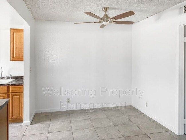 Foto del edificio - 726 N Sanders St
