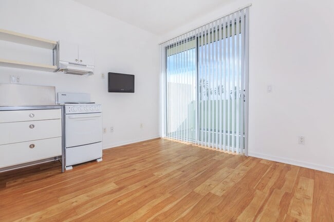 Interior Photo - Aqua Courtyard Suites