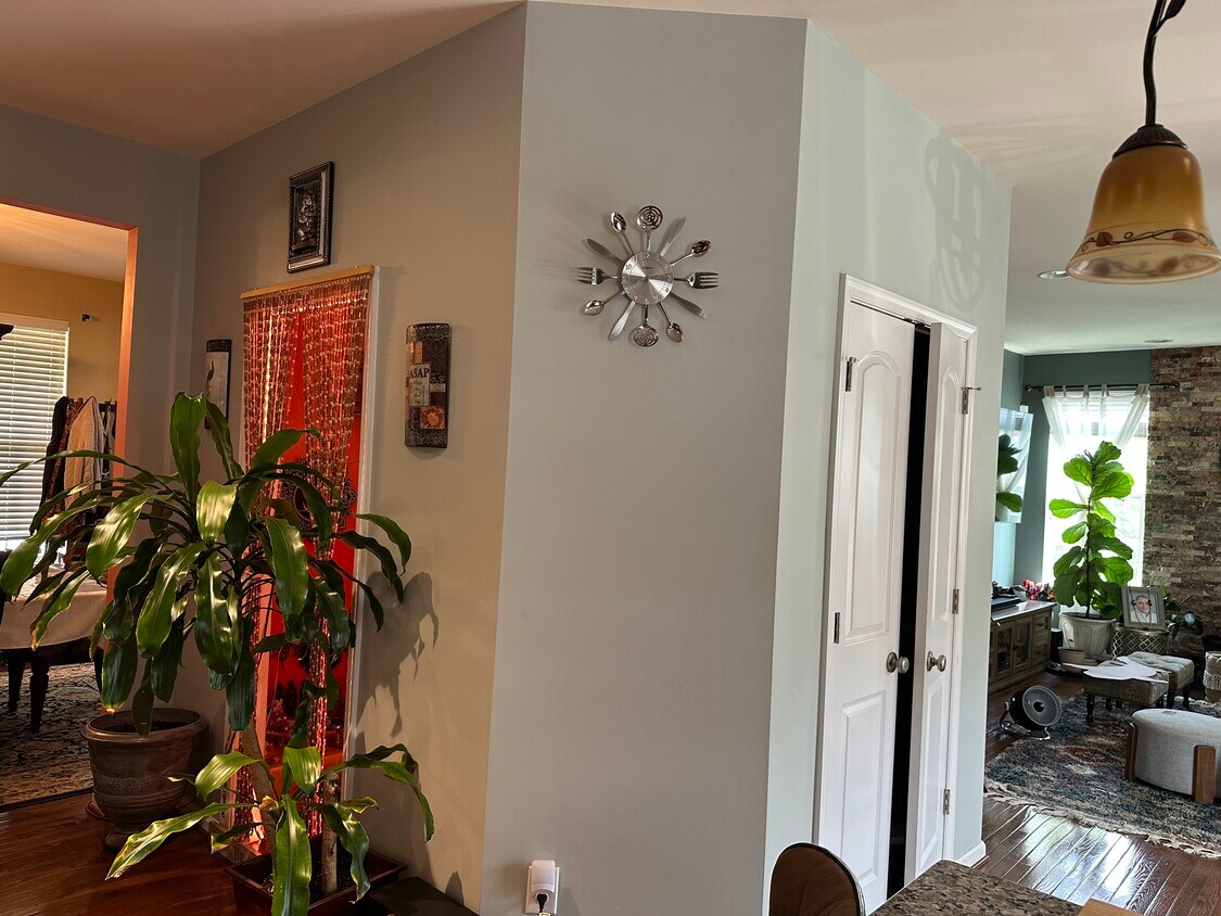 Foto del edificio - 345 Wagon Wheel Ln