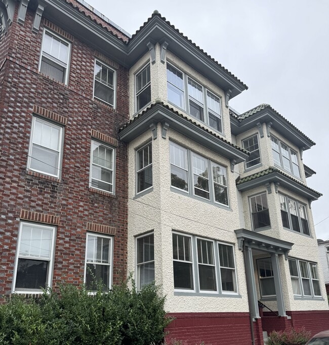 Building Photo - 503 Strawberry St
