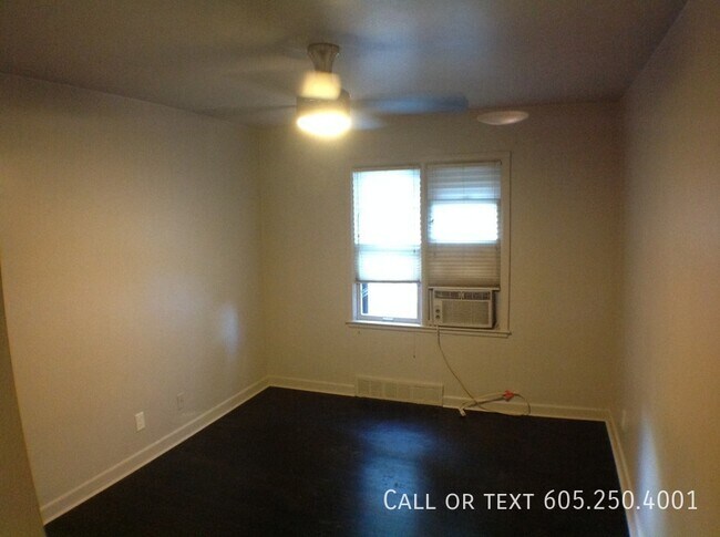 Foto del edificio - Newly Updated 2 Bed 2 Bath Duplex in Centr...