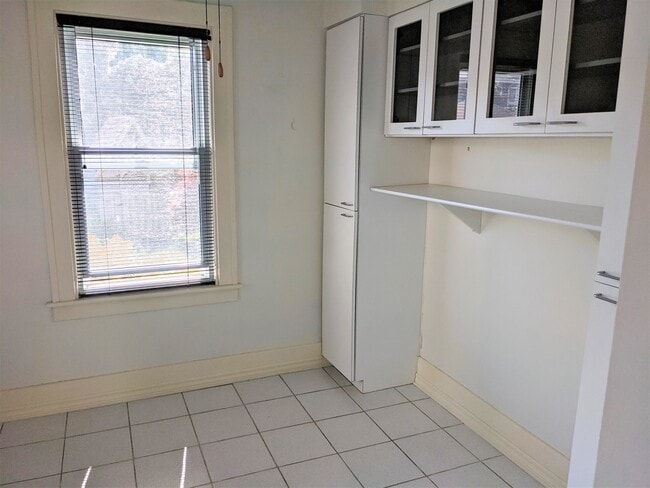 Building Photo - 1555 Pelissier St