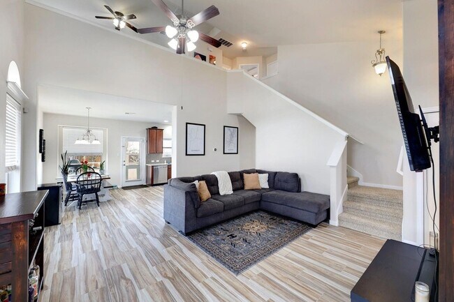 Building Photo - 1301 Sunny Meadows Loop
