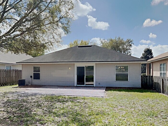 Building Photo - 801 MacKenzie Cir