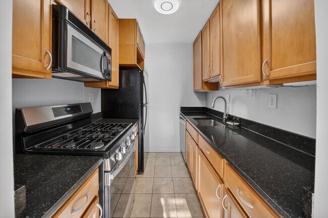 Building Photo - 5112 MacArthur Blvd NW