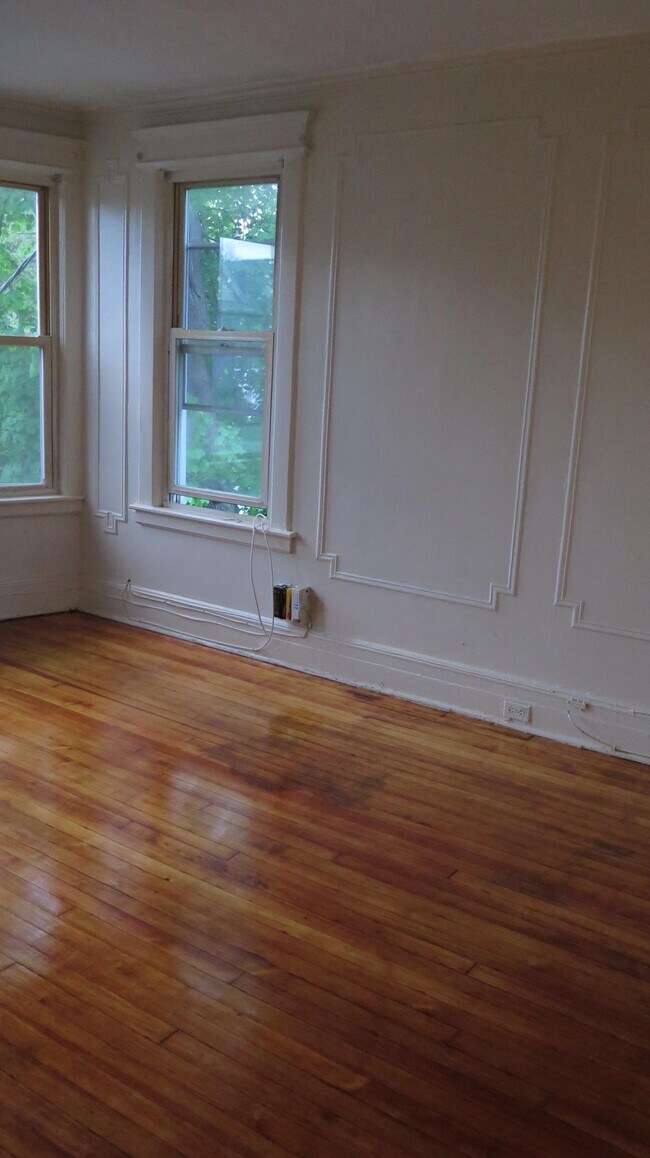 bedroom - 335 S 2nd Ave