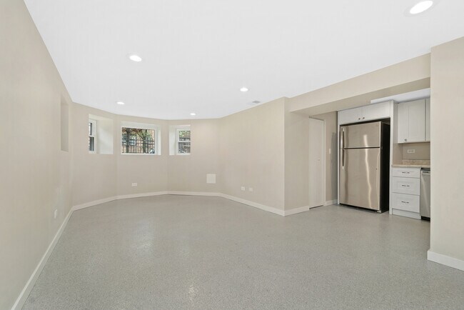 Foto del edificio - 1341 W Foster Ave