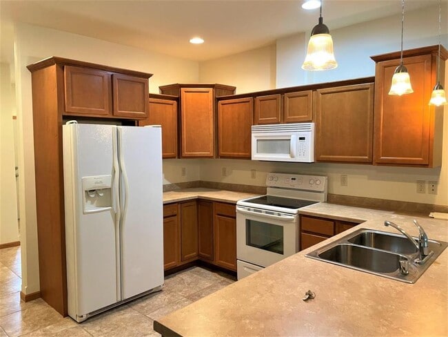 Building Photo - 623 S Cherry Ln