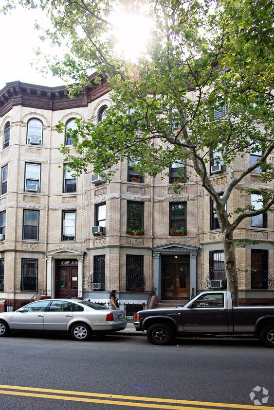 Building Photo - 349 6th Ave