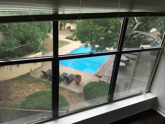 Foto del edificio - 8642 Fredericksburg Rd