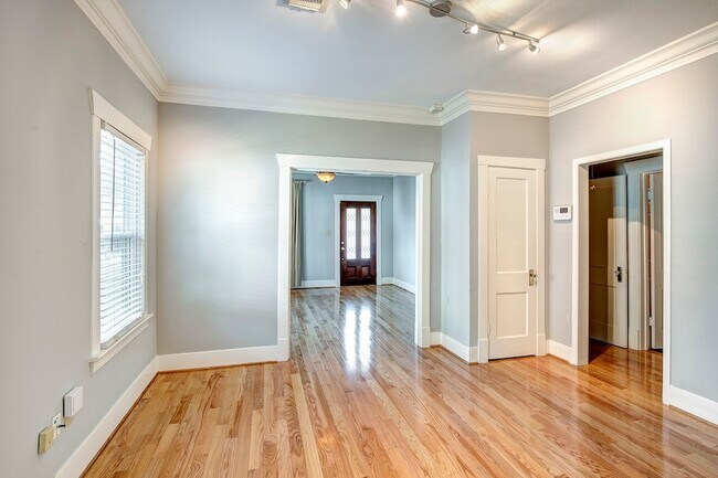 Foto del edificio - 2219 Singleton St