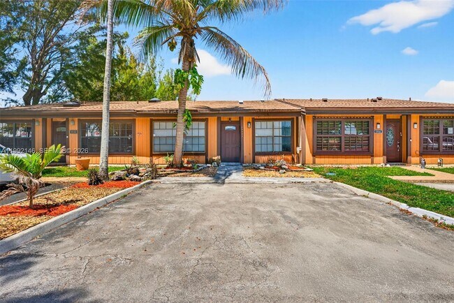 Foto del edificio - 10351 Juniper Ct
