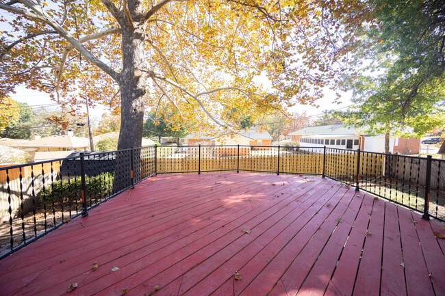 Building Photo - 109 N 10th St