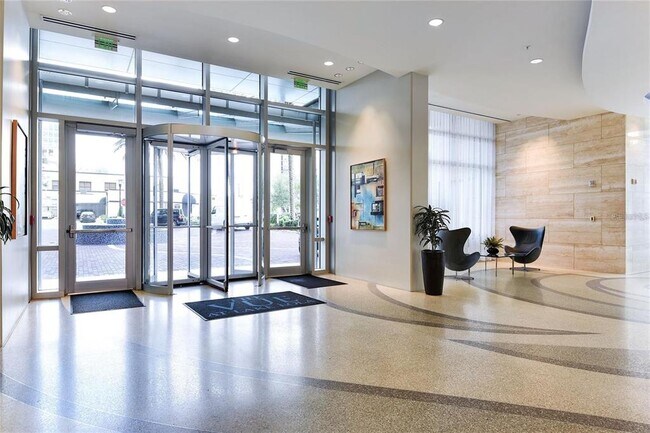 Foto del edificio - 150 E Robinson St