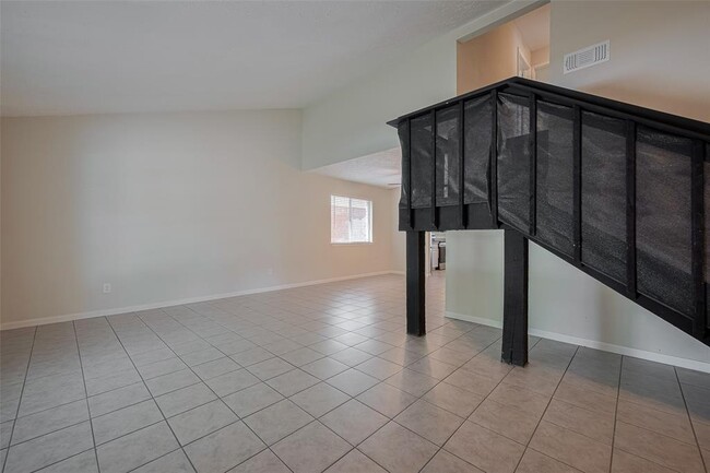 Building Photo - 7323 Log Cradle Dr
