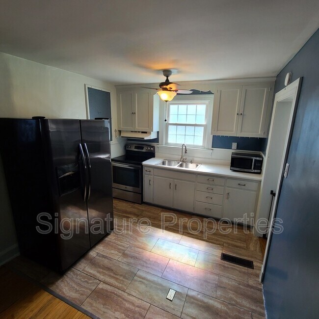 Building Photo - 2206 Shirleydale Ave