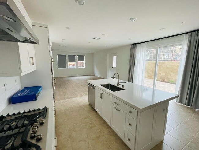Building Photo - 160 Sash