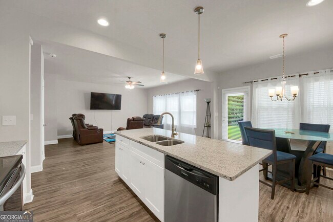 Foto del edificio - 340 McGiboney Ln