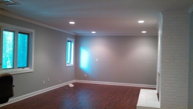 Foto del edificio - Gorgeous 3-Bedroom in Western Guilford District