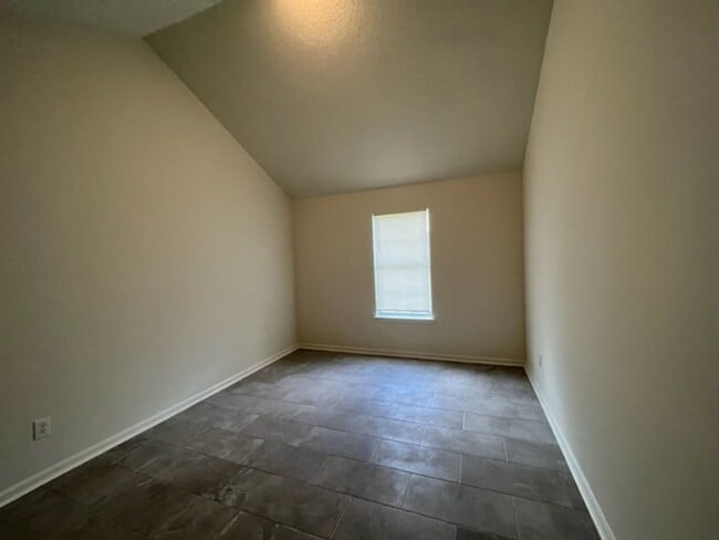 Building Photo - Renovated 3 Bedroom 2 Bath Home for Rent f...