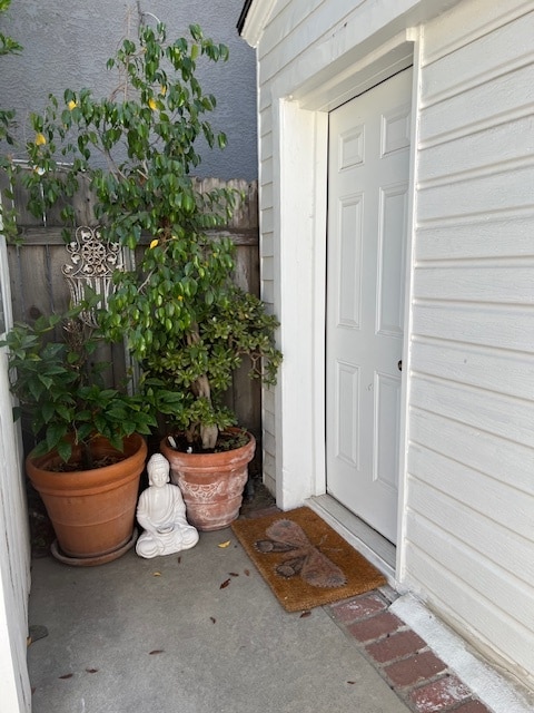 Primary Photo - 4337 Rhodes Ave