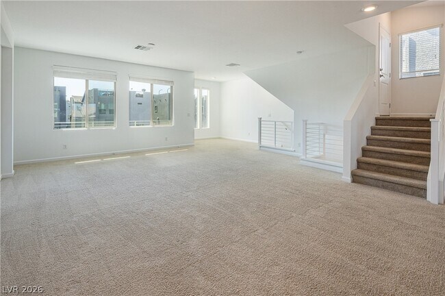 Foto del edificio - 8040 Carpenter Creek Ave