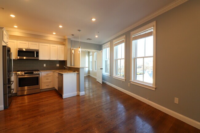 Foto del edificio - 38-42 Hyde Park Ave. Unit 5