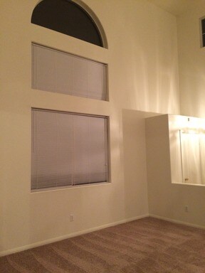 Building Photo - 8865 Kingswood Dr