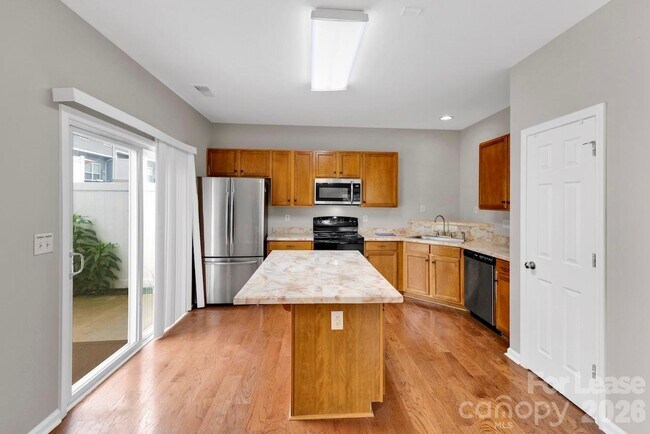 Foto del edificio - 10350 Stineway Ct