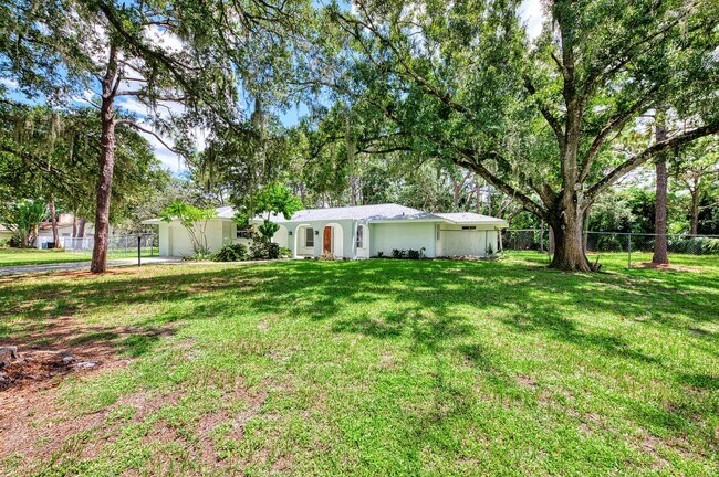 Foto del edificio - BEAUTIFUL WELL MAINTAINED 3 BEDROOM 2 BATH...