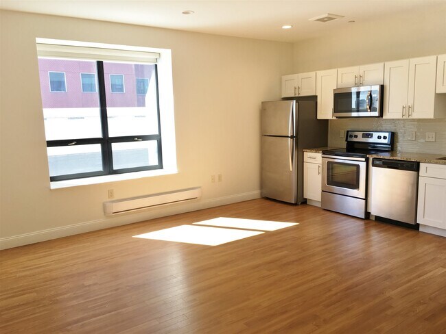 Building Photo - 875 Elm St