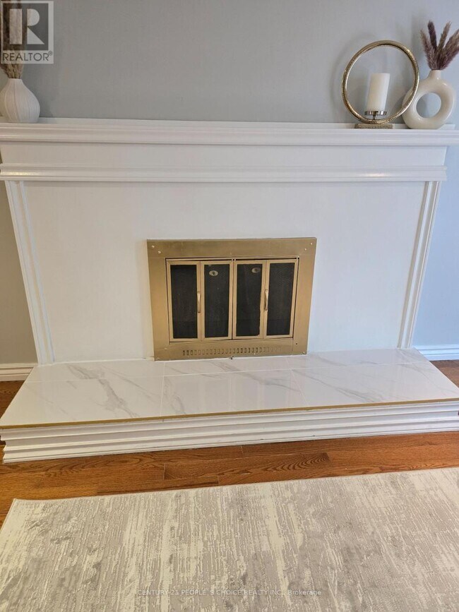 Photo du bâtiment - 6063 Farmstead Ln