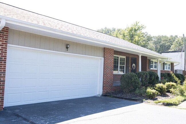 Foto del edificio - 1048 Graysville Rd