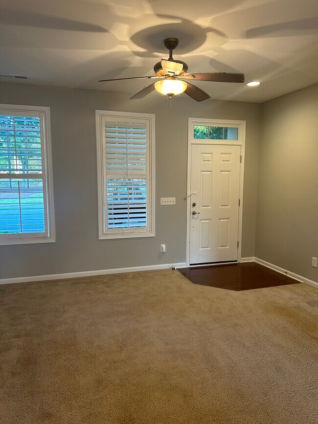Foto del edificio - 9515 Longstone Ln