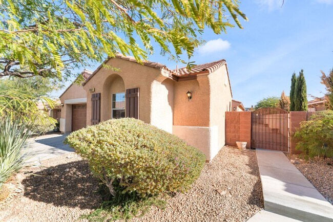 Building Photo - Gorgeous Mountains Edge Pool Home For Rent !