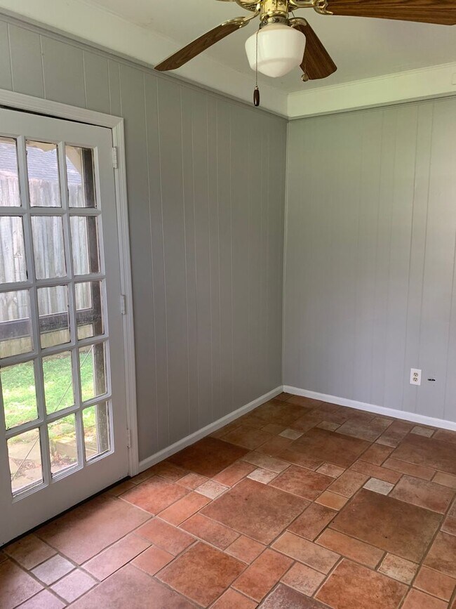 Building Photo - Home for Rent in Crestline Park