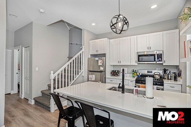 Foto del edificio - 2175 N Maplewood Ave