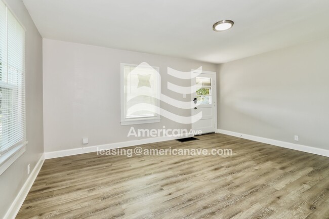 Building Photo - 1004 Korb Ave
